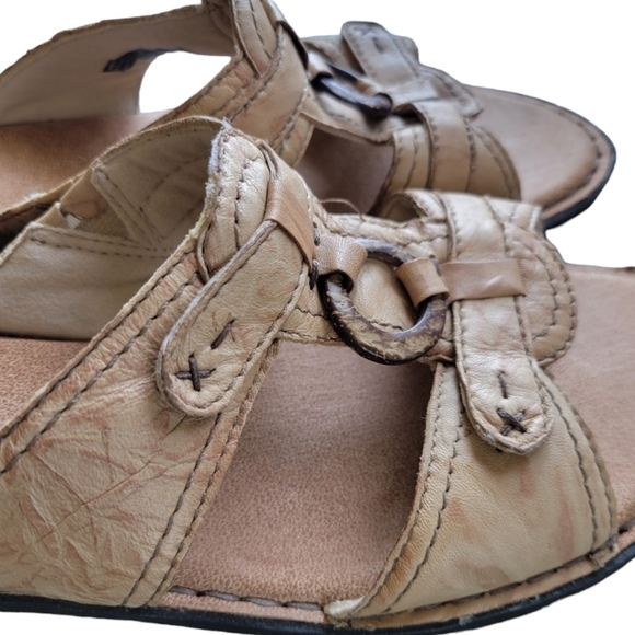 CLARKS Bendables Women's Sz 10 Nikki Peridot Leather T Strap Slide Sandal Tan - Picture 8 of 11